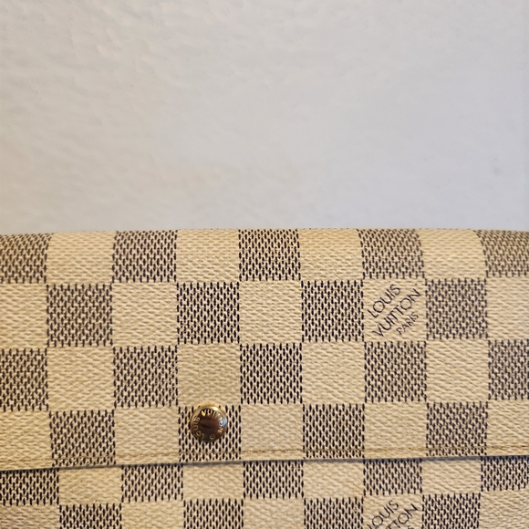 💯 Authentic Damier Azur Wallet - Picture 9 of 14